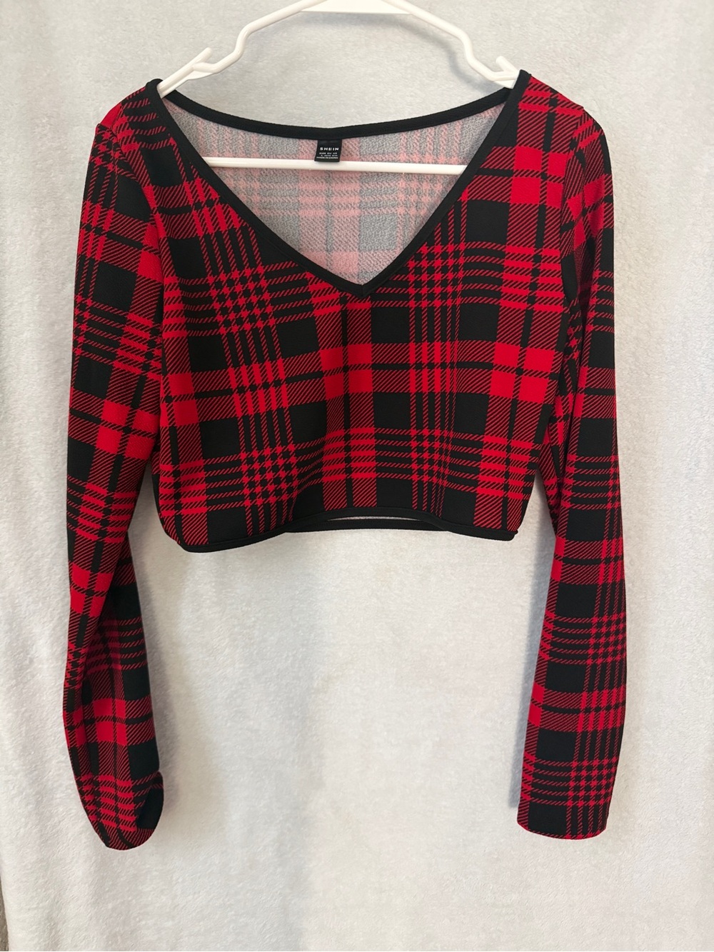 SHEIN Red and Black Plaid V-Neck Long Sleeve Crop Top